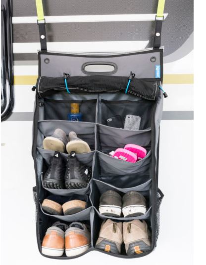 Kampa Pro Schuh Organizer


platz für 8 Paar Schuhe
4 Mesh Taschen (2 an der Seite / 2 in den oberen Fächern)
2 Stifthalter
Befestigung über eine Kederschiene
optionales Zubehör "AccessoryTrack Suspension Kit" zur Befestigung an das Dachkeder des Zeltes (Art.Nr.: ST0108)
Maße: 83 x 48 cm (H x B)