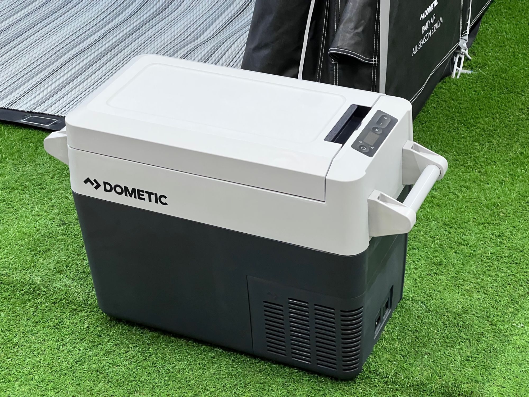 Dometic Elektrische Kühlbox CFF20 21 L - Kühlbox - grau, Anzahl: 32x  Getränkedosen (0,33 Liter), 6x Getränkeflaschen (1,5 Liter)