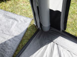 Der 2-teilige Zeltboden (Zelt- und Schleusenbereich) ist optional erhältlich. Durch den Einsatz des Zeltbodens wird die Kondenswasserbildung im Zelt etwas reduziert.  Previous